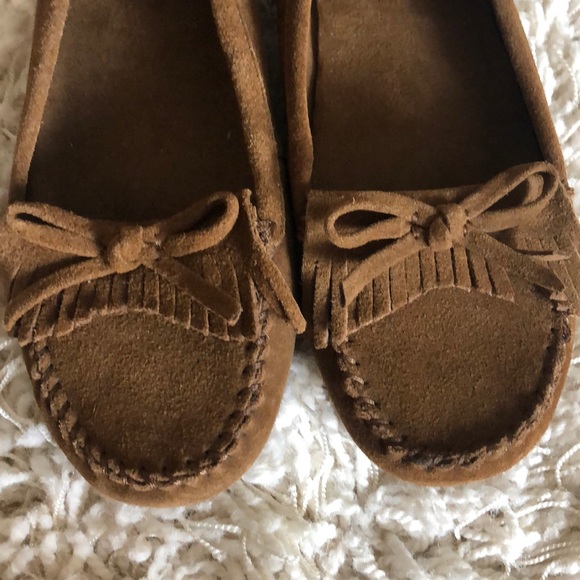 MINNETONKA Brown Fringe Moccasins - Picture 4 of 4